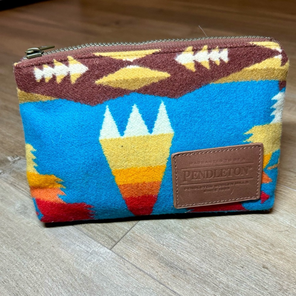 Pendleton wool zip pouch - new!